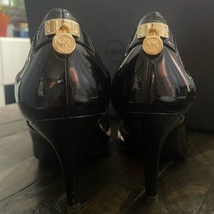 Size 7 Michael kors heel